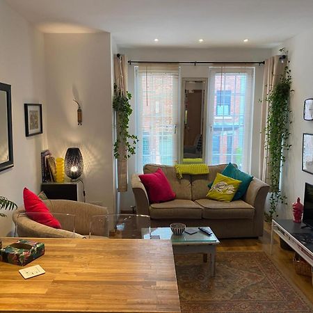 True Colours Apartment In Central Location Bangor  Exteriér fotografie