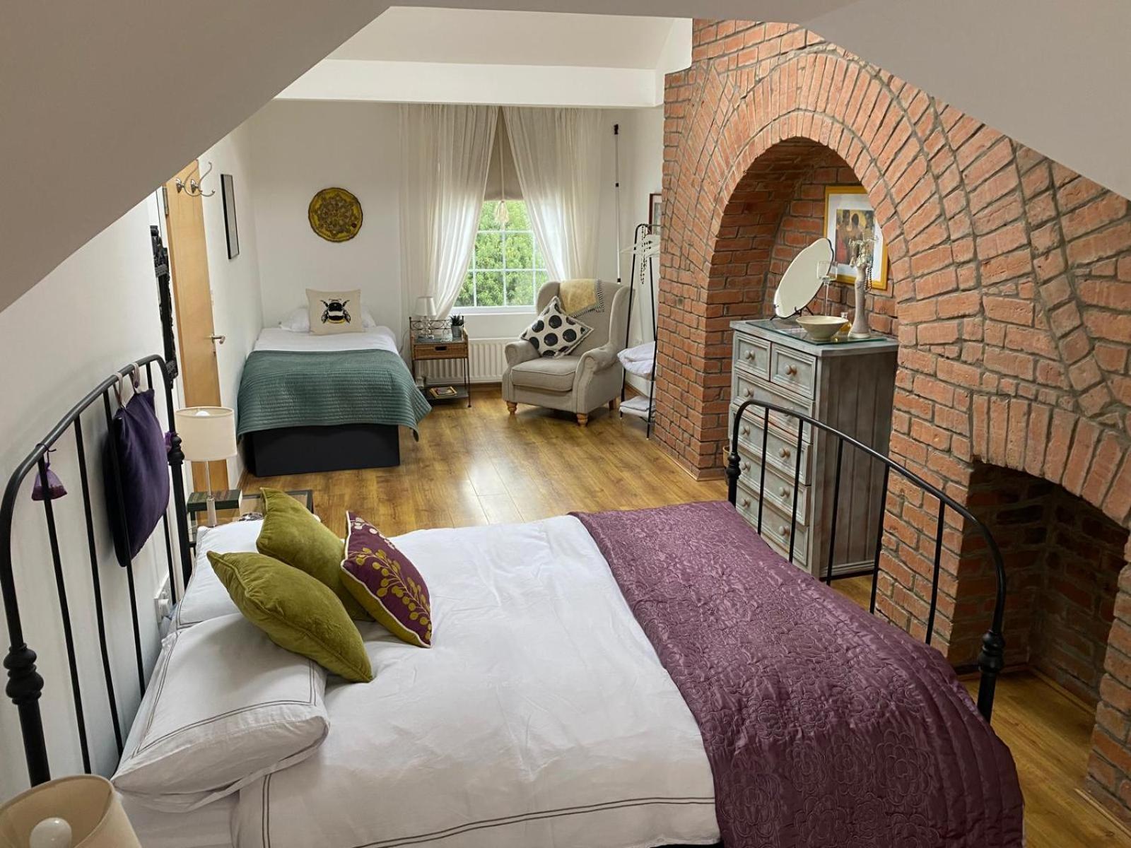 True Colours Apartment In Central Location Bangor  Exteriér fotografie