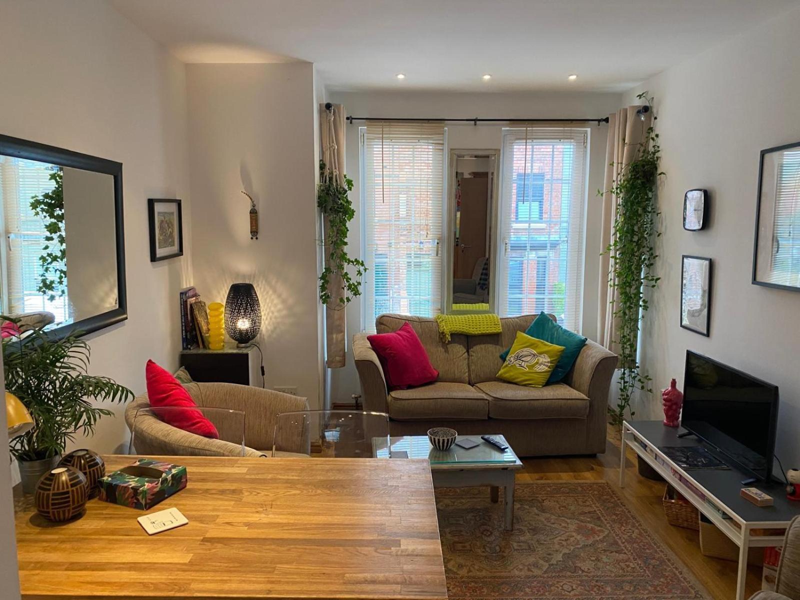 True Colours Apartment In Central Location Bangor  Exteriér fotografie